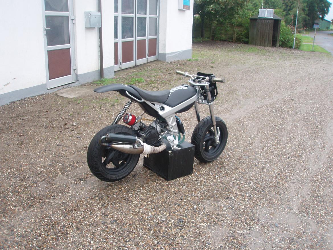 Suzuki Street magic er under om bygning billede 1