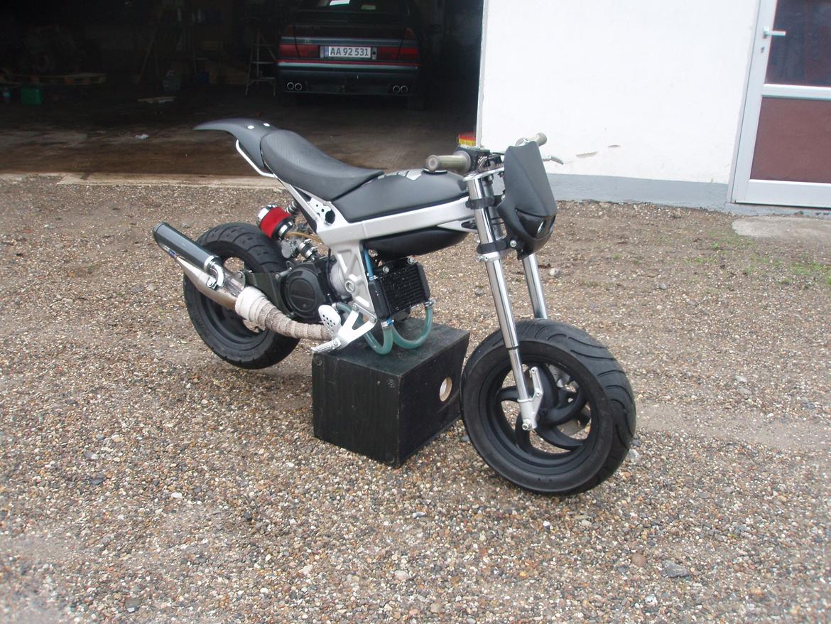 Suzuki Street magic er under om bygning billede 2