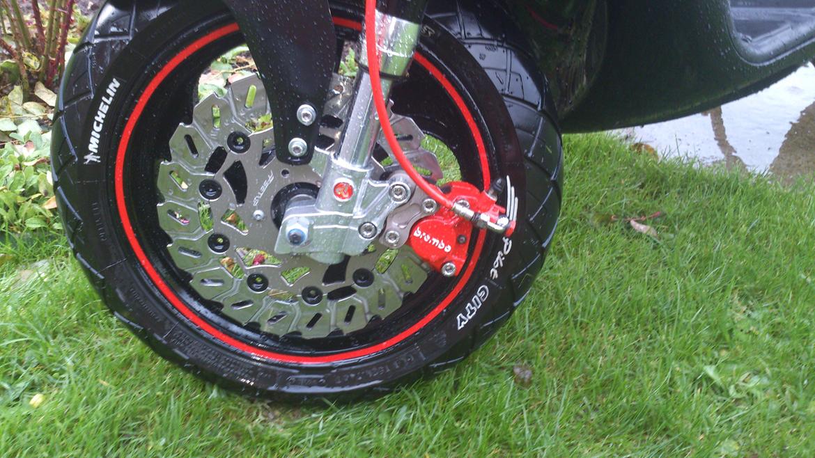 Piaggio NRG MC3 Sports Edition [Maja] - R-setup 260 mm rustfri bremseskive, brembo kaliber og Fren Tubo armeret bremseslange - mums!  billede 10