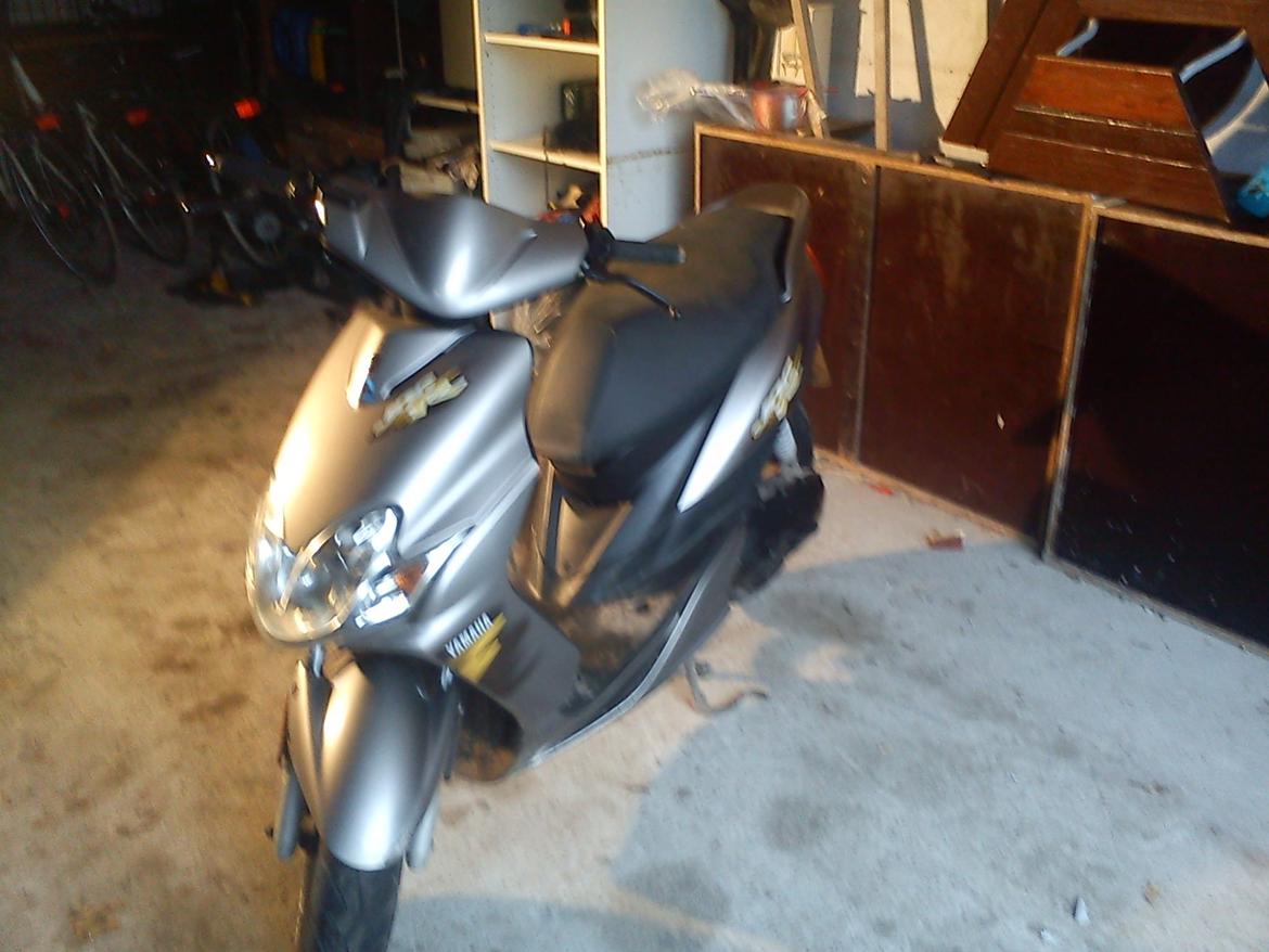 Yamaha jog-R - som den så ud efter jeg havde været igang med spray dåsen, lidt en skam... billede 2