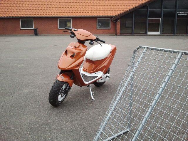 PGO Hot 50 orange lyn solgt for 3000 billede 1