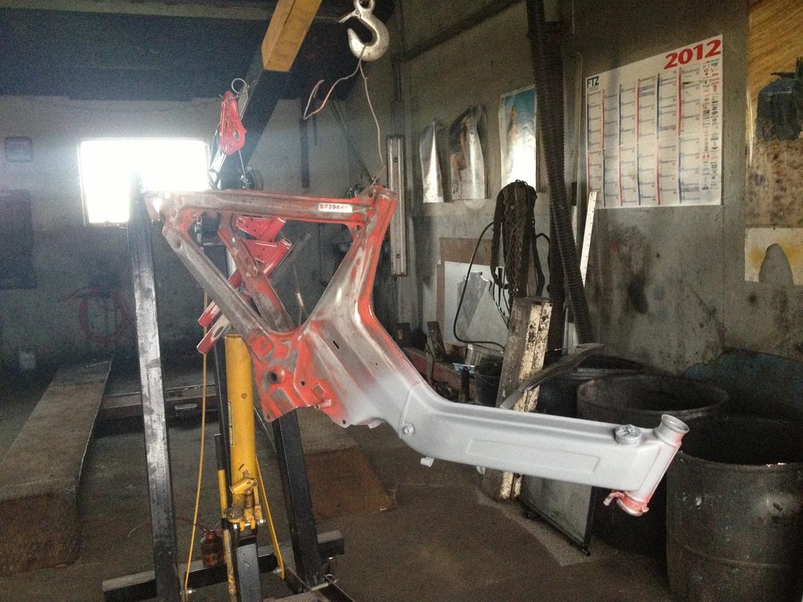 Puch Maxi K - så er den blevet sandblæst og rettet bule ud og klar til grunder   billede 15