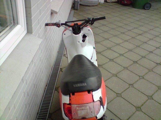 Yamaha Jog space med hot motor billede 7