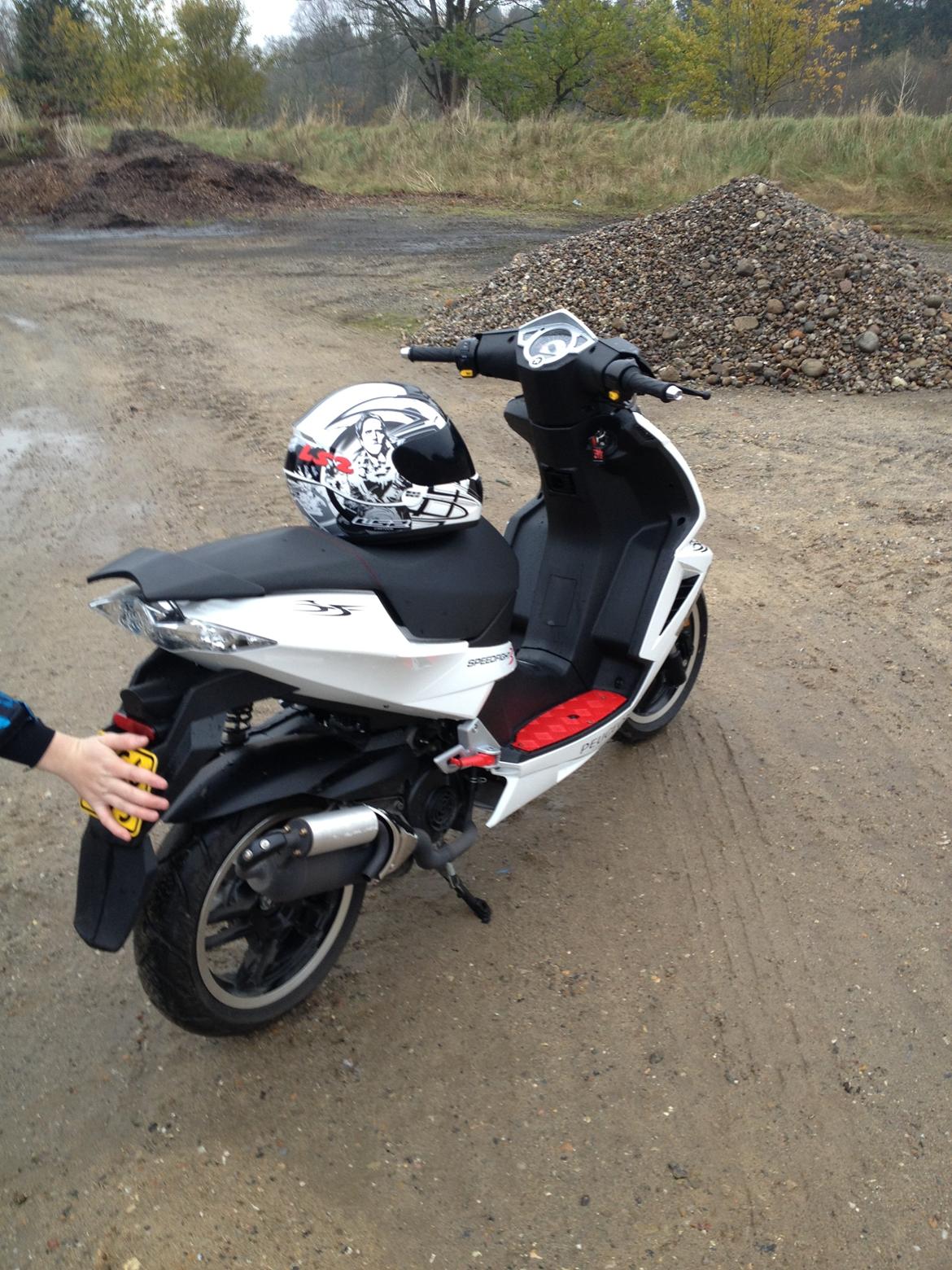 Peugeot speedfight 3 rs  - se venligst bort fra den klap som sider under nr. pladen, da jeg kun bruger den nå vejret er så dårligt. billede 3