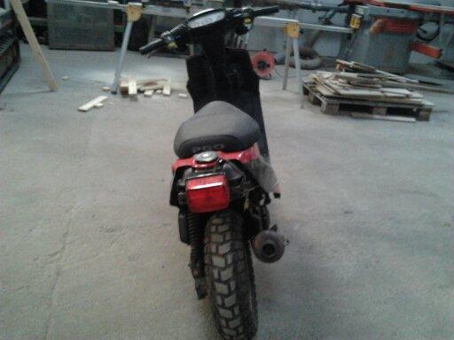 PGO Hot 50 SP - Min scooter bagfra med alle skjolde undtagen skjoldet over baglygte:) billede 3