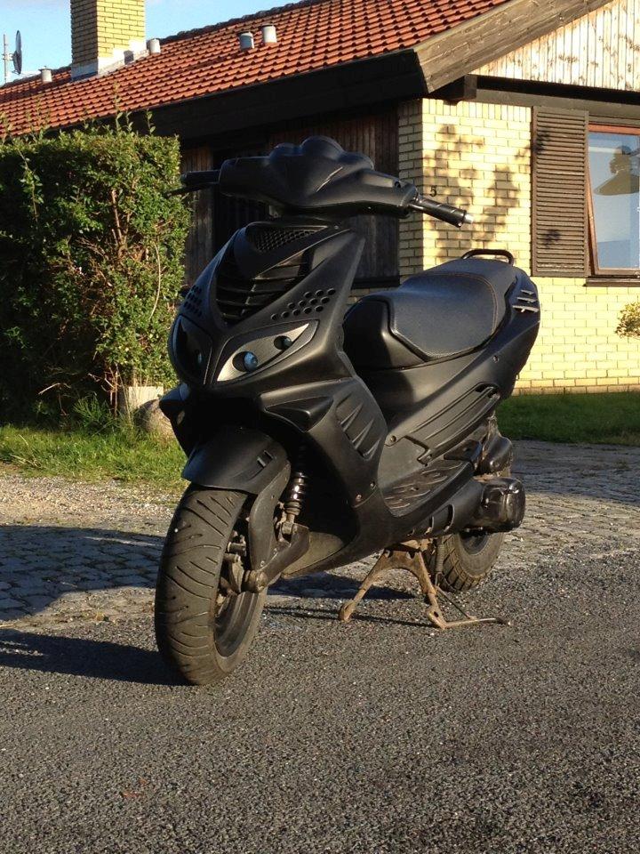 Peugeot Speedfight 2 - Da jeg fik den matsort. 
Før larkering billede 2