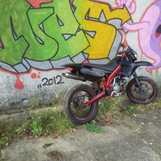 Derbi senda candy red