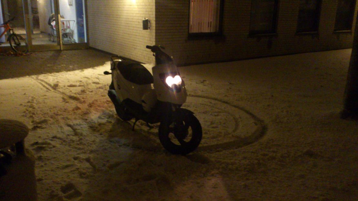 PGO HOT 50 - som du kan se er der en ring rundt om (siger sig selv) billede 3