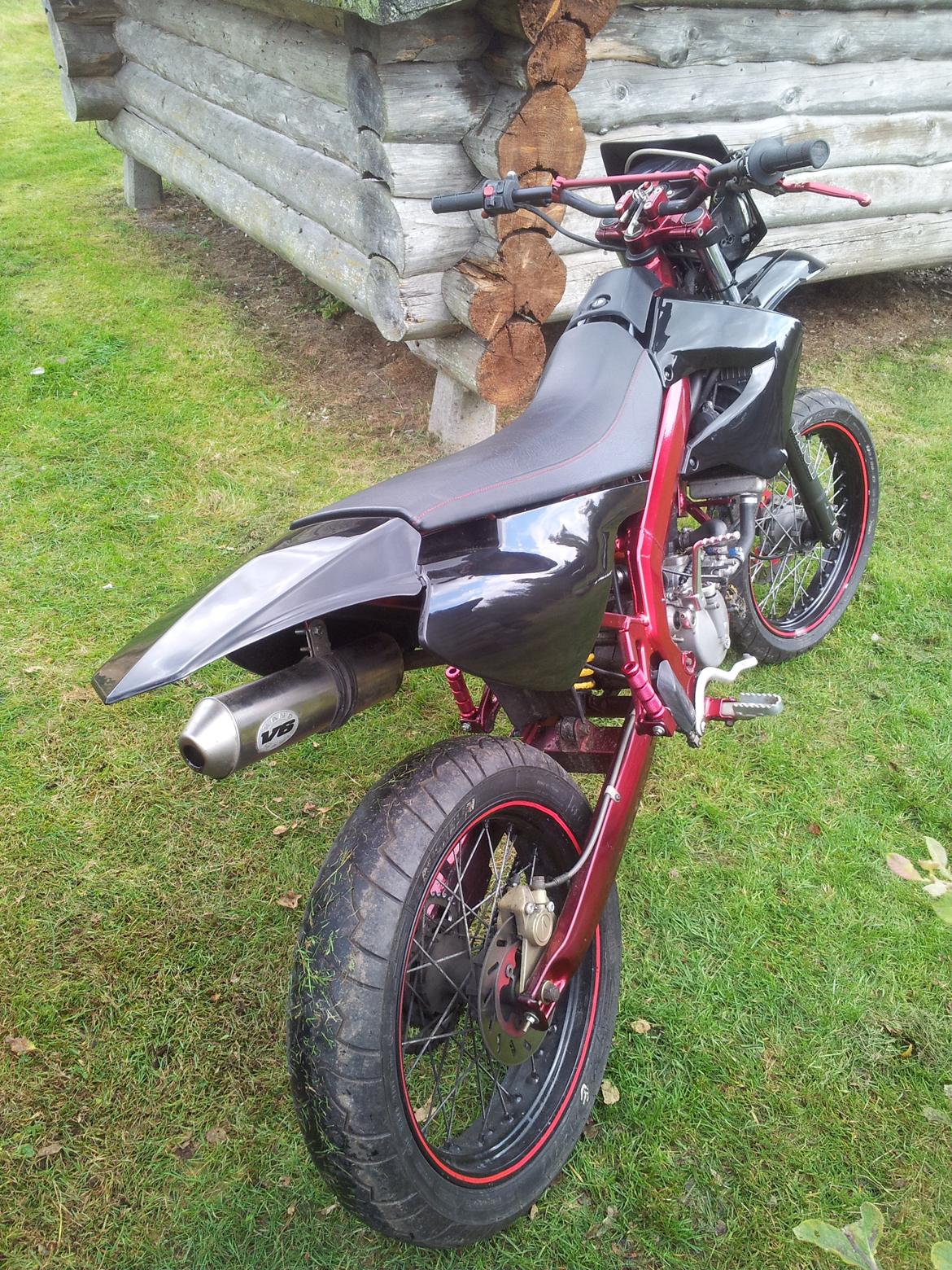 Derbi senda candy red billede 9