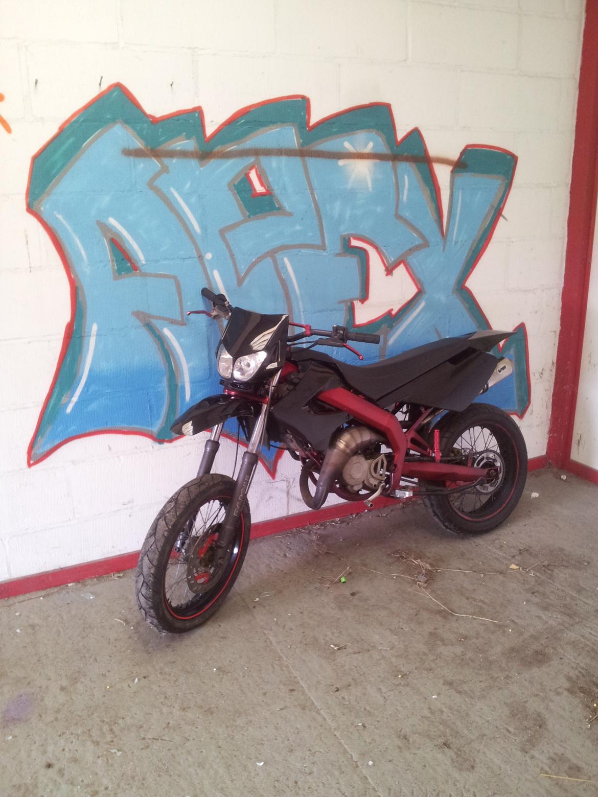 Derbi senda candy red billede 4