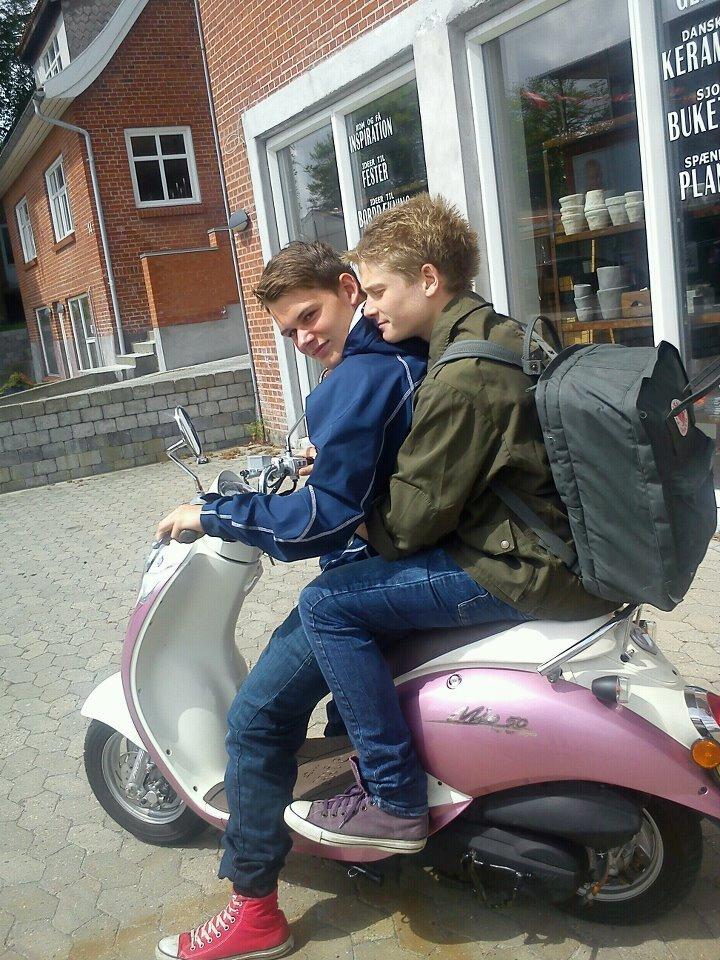 Sym Mio 50 - to gode kammerater, der mente de skulle prøve min baby! billede 4