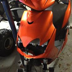 Yamaha jog RR (Den orange slæde)