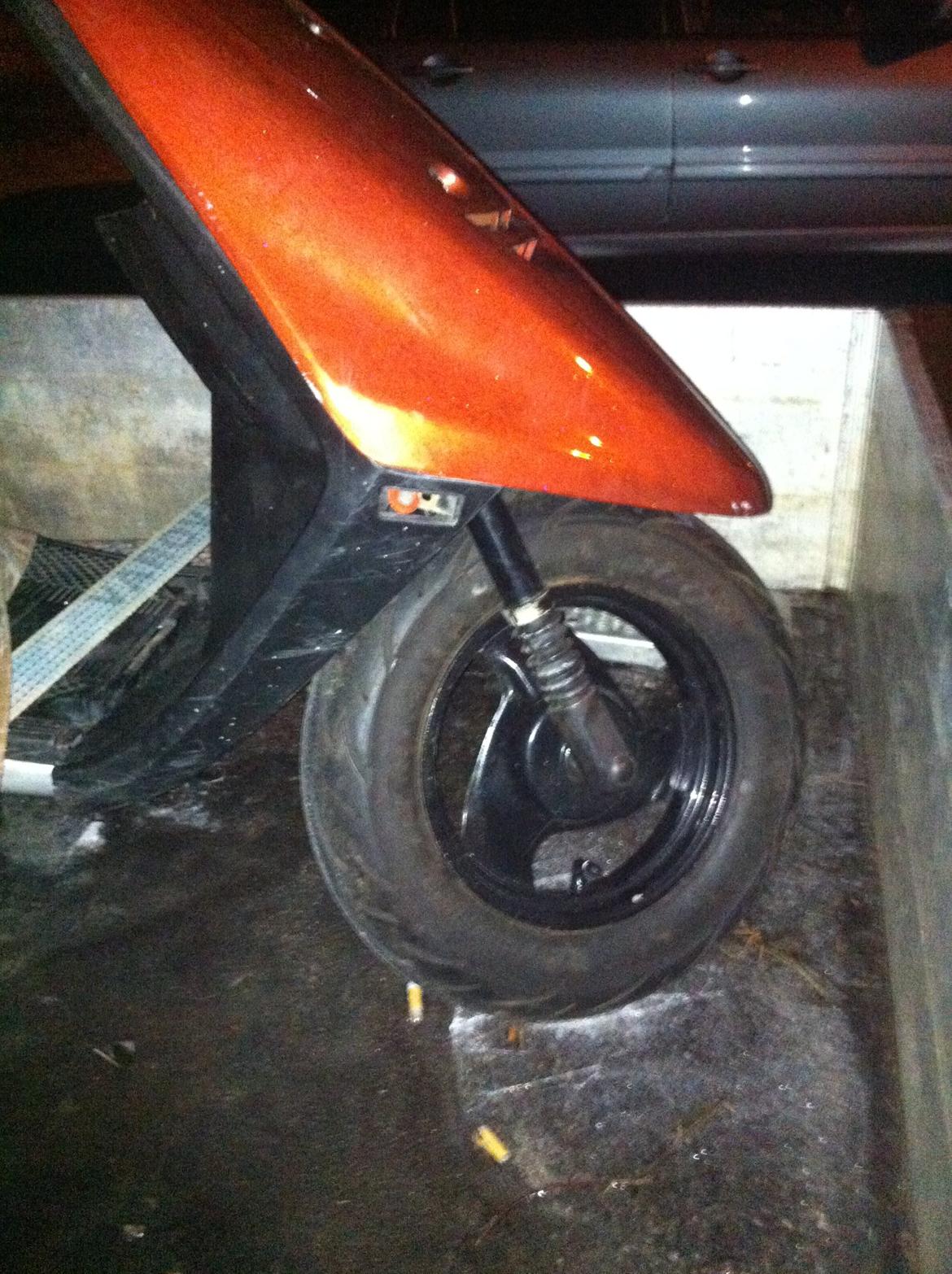 Yamaha Jog As Solgt for 3000 - Front dæk, Jog as! billede 4