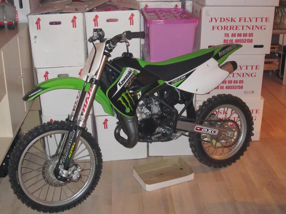 Kawasaki KX 85. - Da den sov i stuen. billede 1