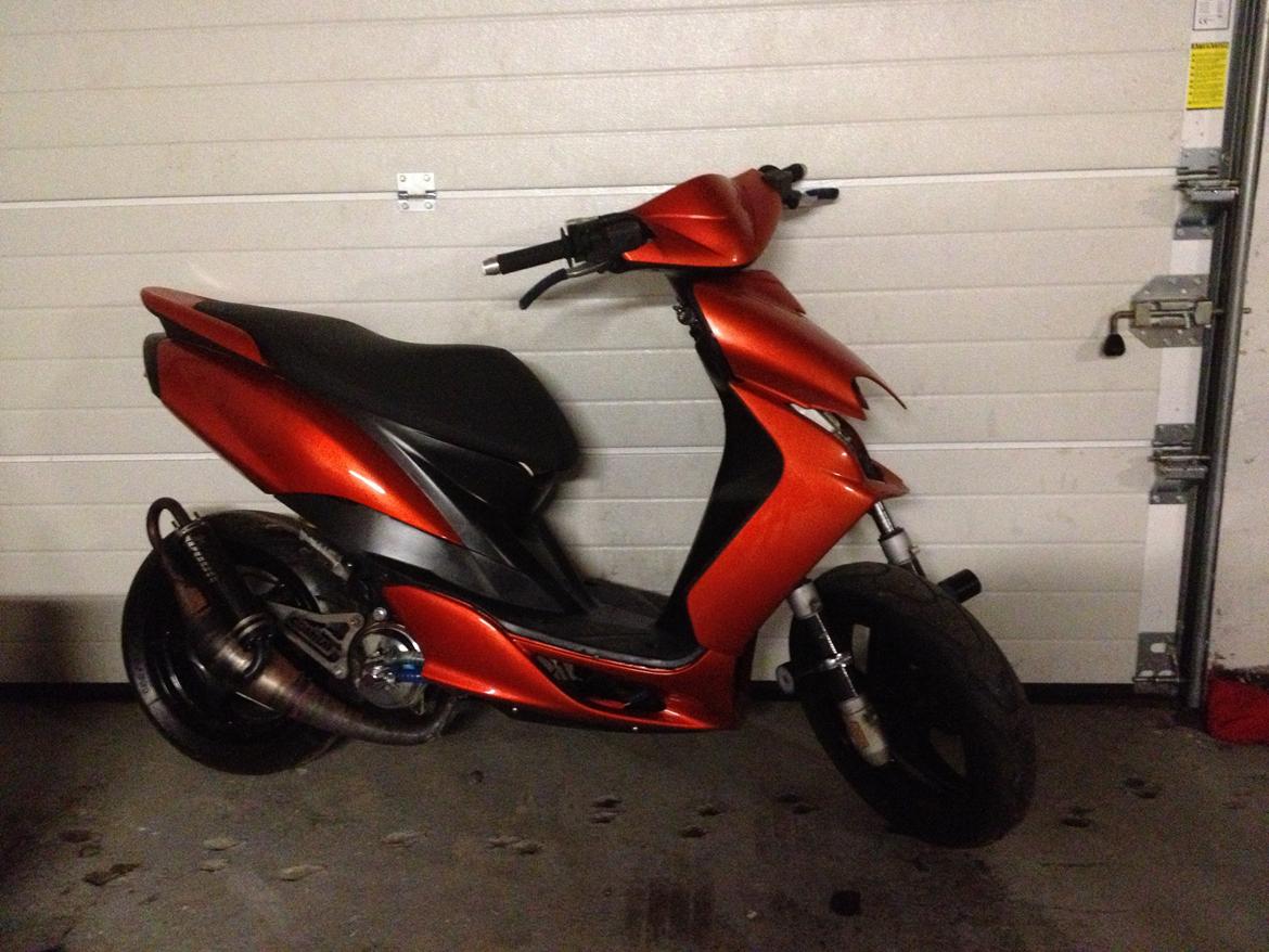 Yamaha jog RR (Den orange slæde) billede 1