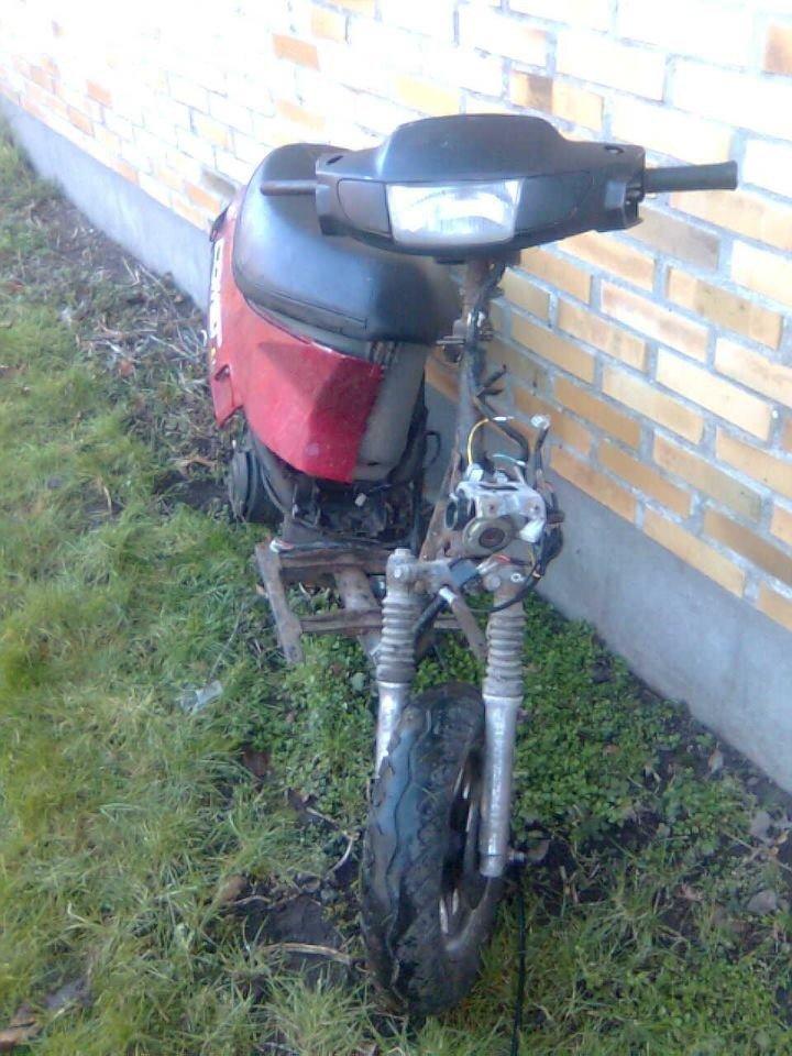 PGO Comet - Cometen lige da jeg fik den!
der manglede meget før den kunne køre! billede 7