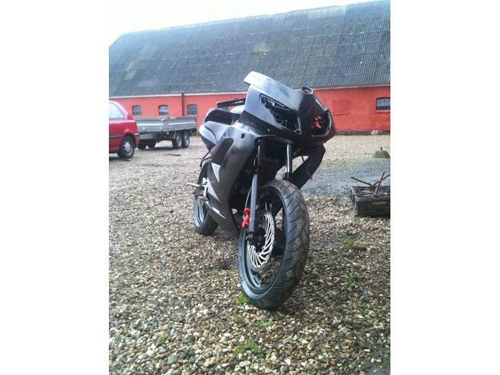 {{currentPhoto.altText}} billede {{currentPhoto.number}}