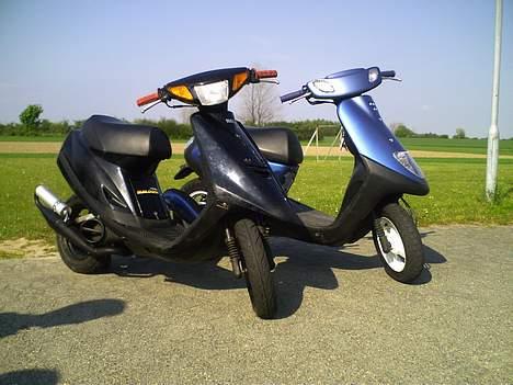 Yamaha jog space ®MC gården® - min den gamle i sort og den jeg har nu i blå billede 3