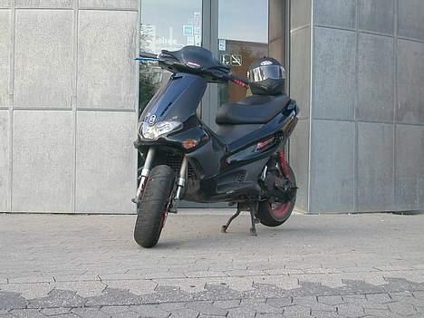 Gilera Runner solgt - Jaah Min scooter og min airoh hjelm. billede 2