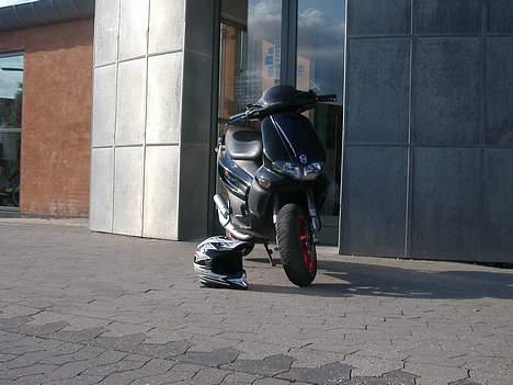 Gilera Runner solgt - Han må være meget glad for sin hjelm.... billede 8