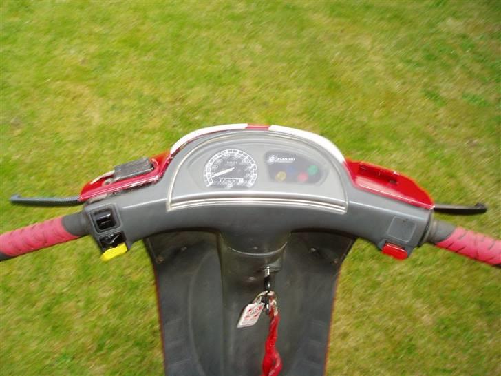 Piaggio ZIP SD - SOLGT ! - Dejlige bremsevæskebeholder - bliver højglanspoleret billede 5