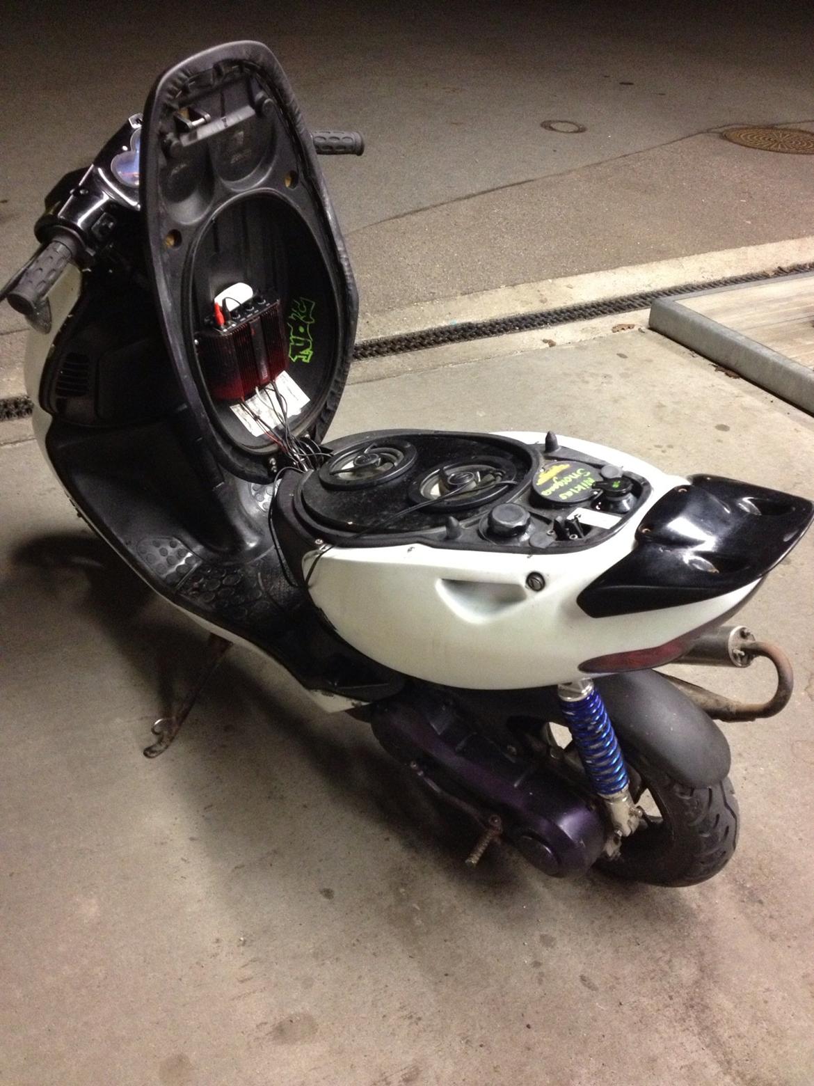 Aprilia Sonic GP - Anlæg. 2xCervin vega & 200wats forstærker. billede 9