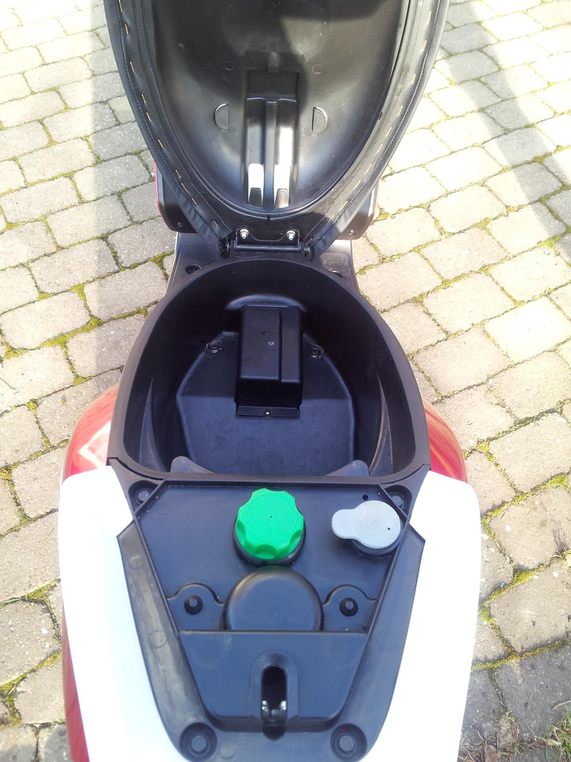 Yamaha Jog R Sports Edition - Lækkert stort hjelmrum! billede 17