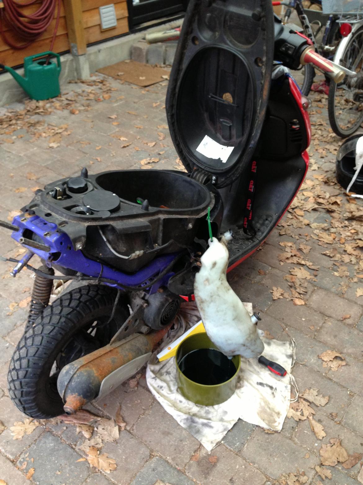 Aprilia Sonic AC - Så skal olieblanderen pilles af! :-D billede 5