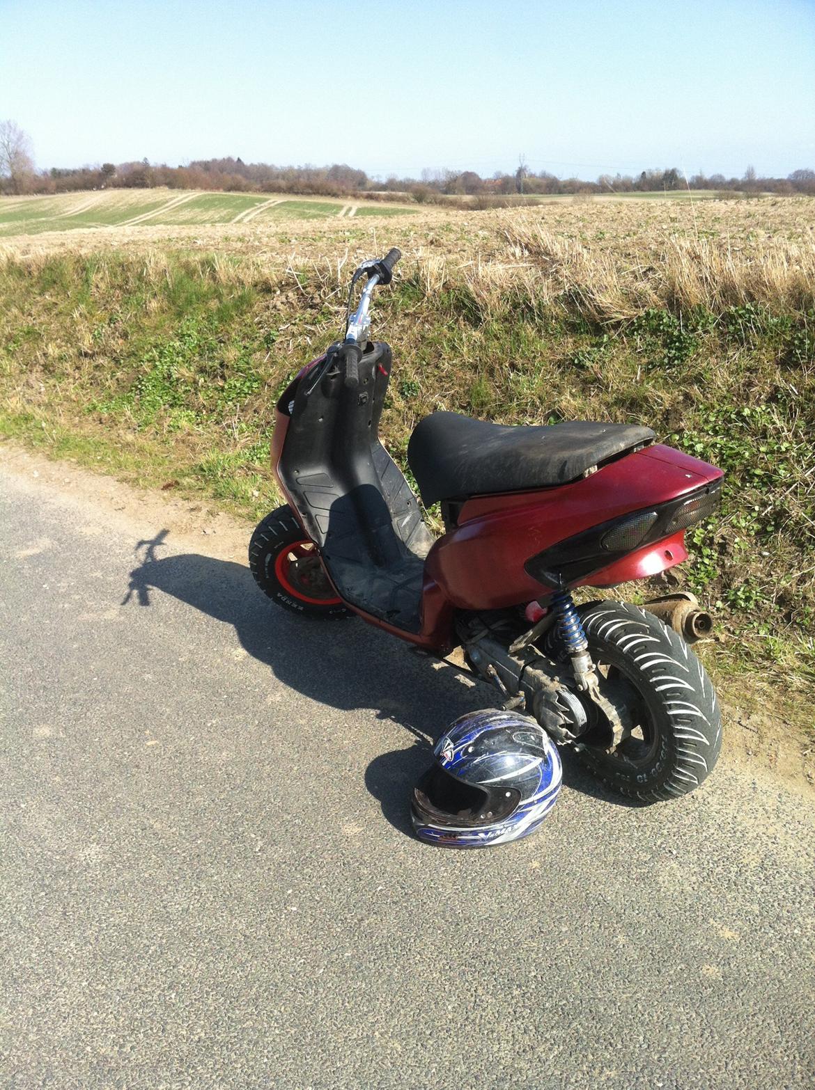 Piaggio Typhoon /NRG R.I.P :'( - Jomfru tur ud i det blå, med de ny malet skjolde på :-D billede 5