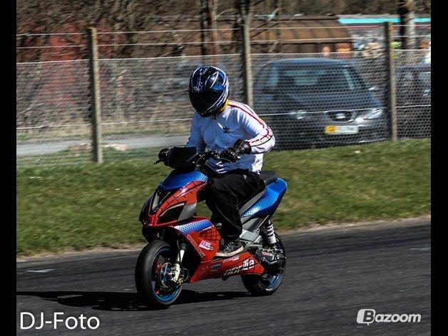 Aprilia SR50R Factory BB77 - Spiderman Edition billede 2