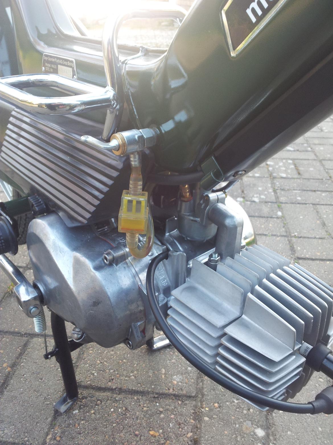 Puch maxi k - så blev den færdig. kablerne er stort set skjult (der skal lige siges at der er 9 stk ledninger) billede 19