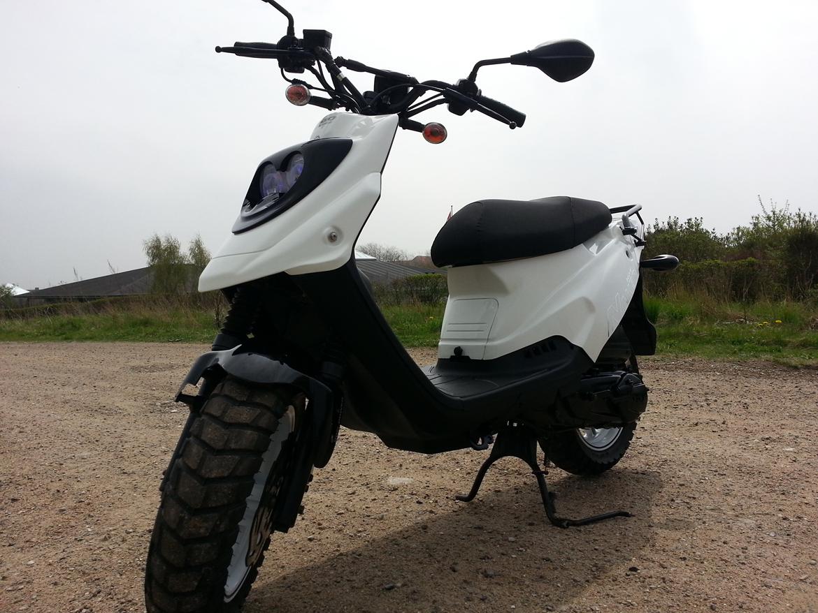 PGO Hot 50 Naked billede 2