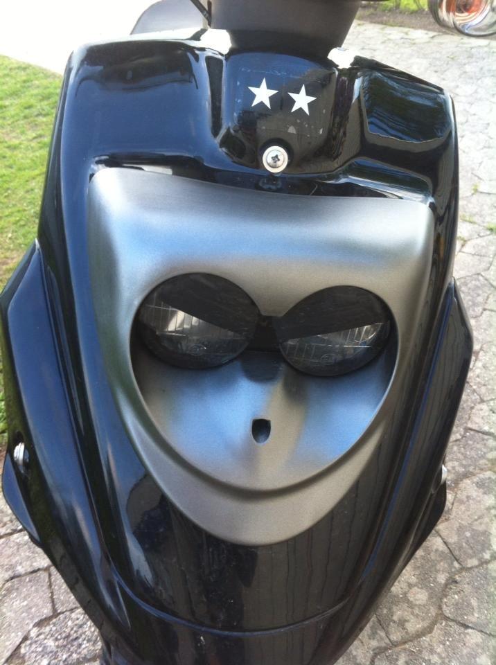 PGO Hot 50 - havde en ekstra sort forlygte skærm som jeg slev ned og lakerede  billede 12