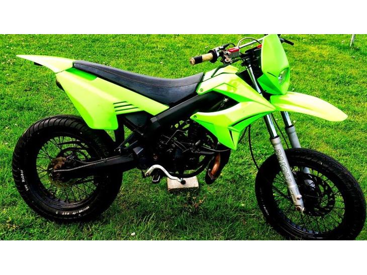 {{currentPhoto.altText}} billede {{currentPhoto.number}}