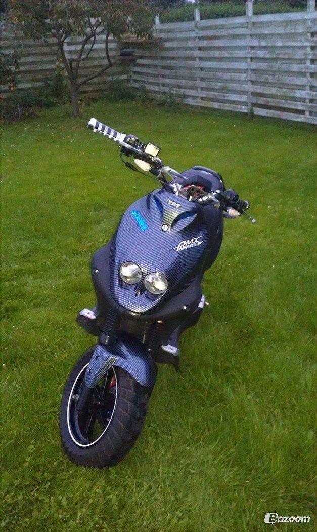 PGO Pmx Naked Carbon billede 1