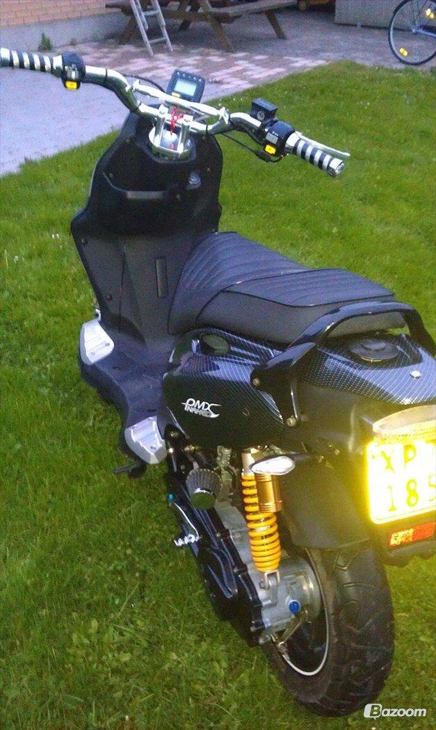 PGO Pmx Naked Carbon billede 4