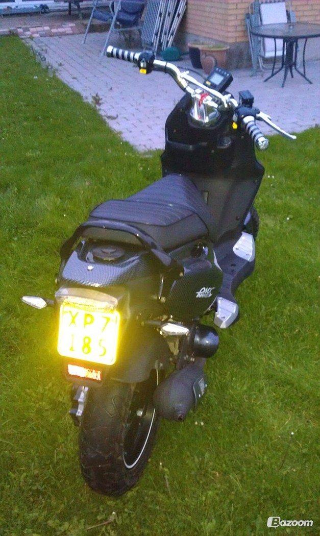 PGO Pmx Naked Carbon billede 5