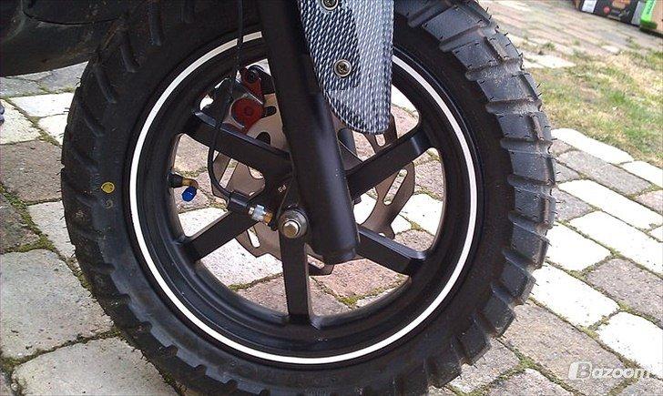 PGO Pmx Naked Carbon billede 9