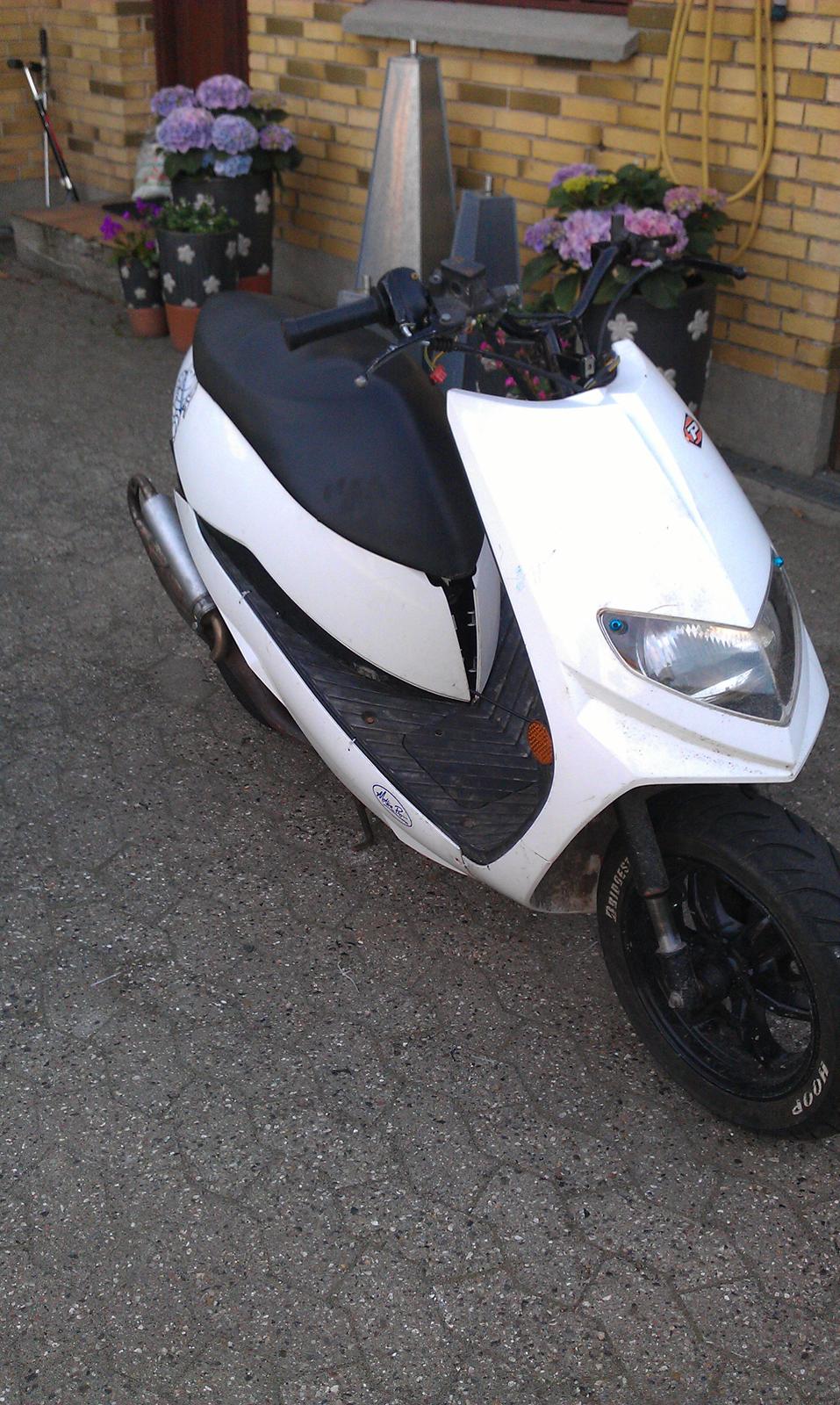 Suzuki estilete (baghjuls maskine) billede 3