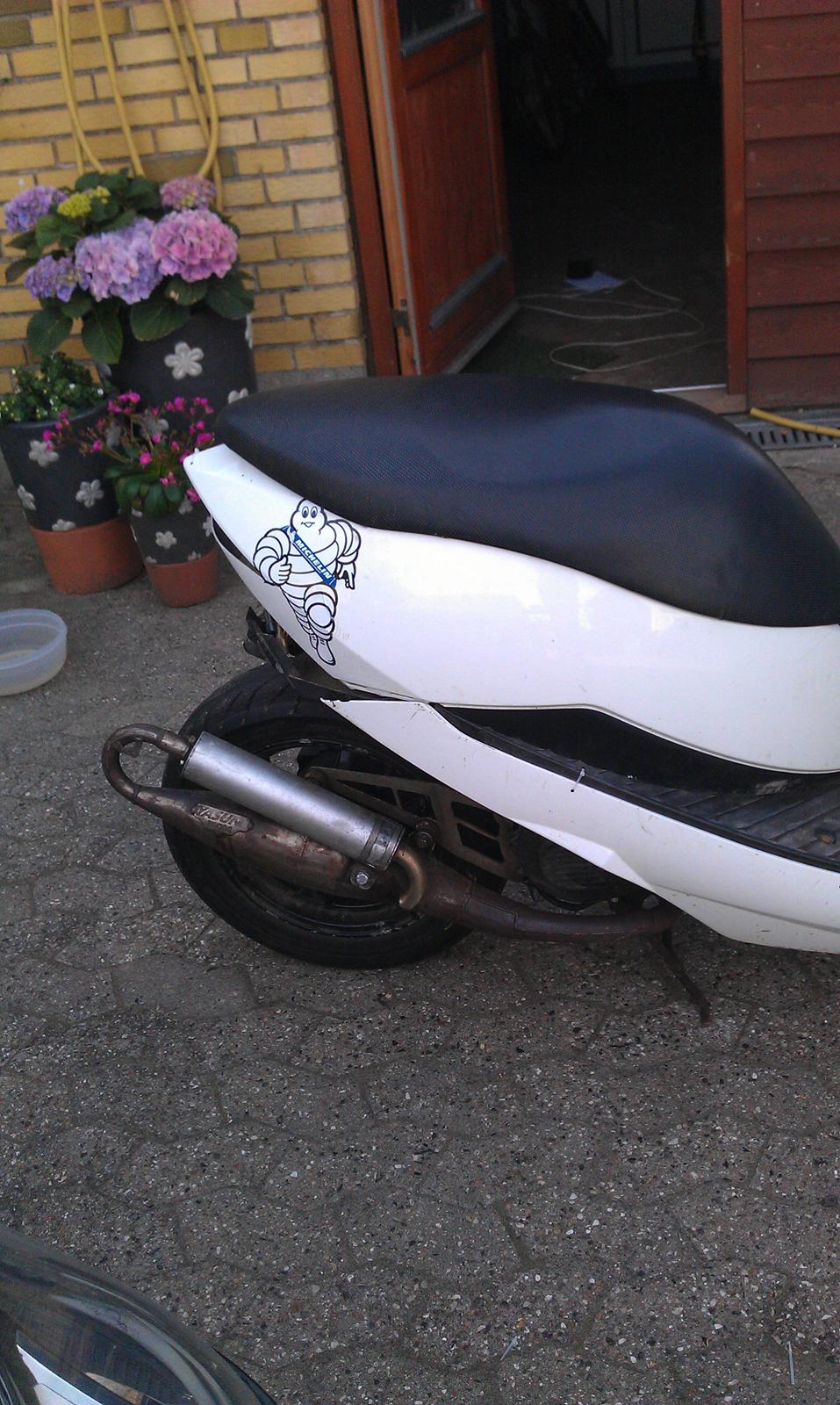 Suzuki estilete (baghjuls maskine) billede 4