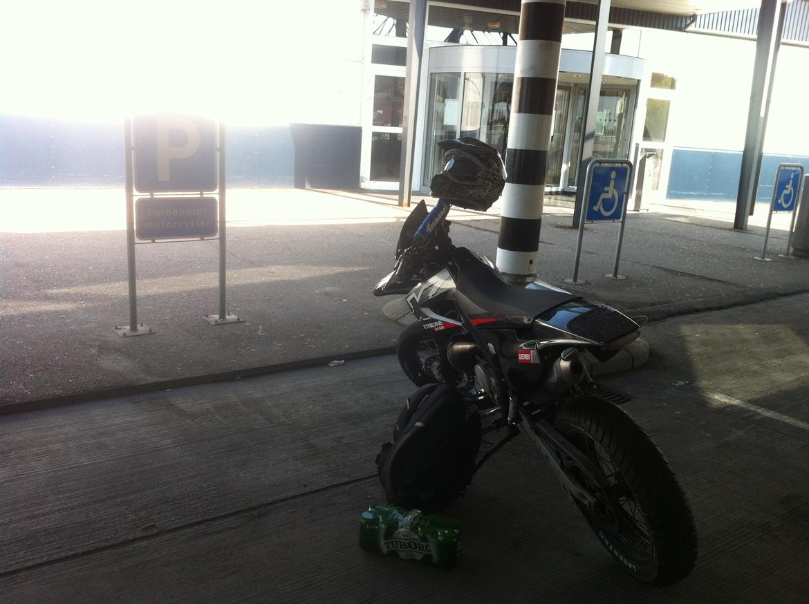 Derbi Senda SM X-treme [ Totalskadet ] - Jeg har kørt mange kilometer på den knallert. her jeg på tur efter nyt tøj og bajer billede 20