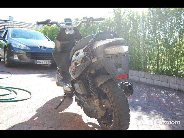 PGO Pmx Naked billede 3