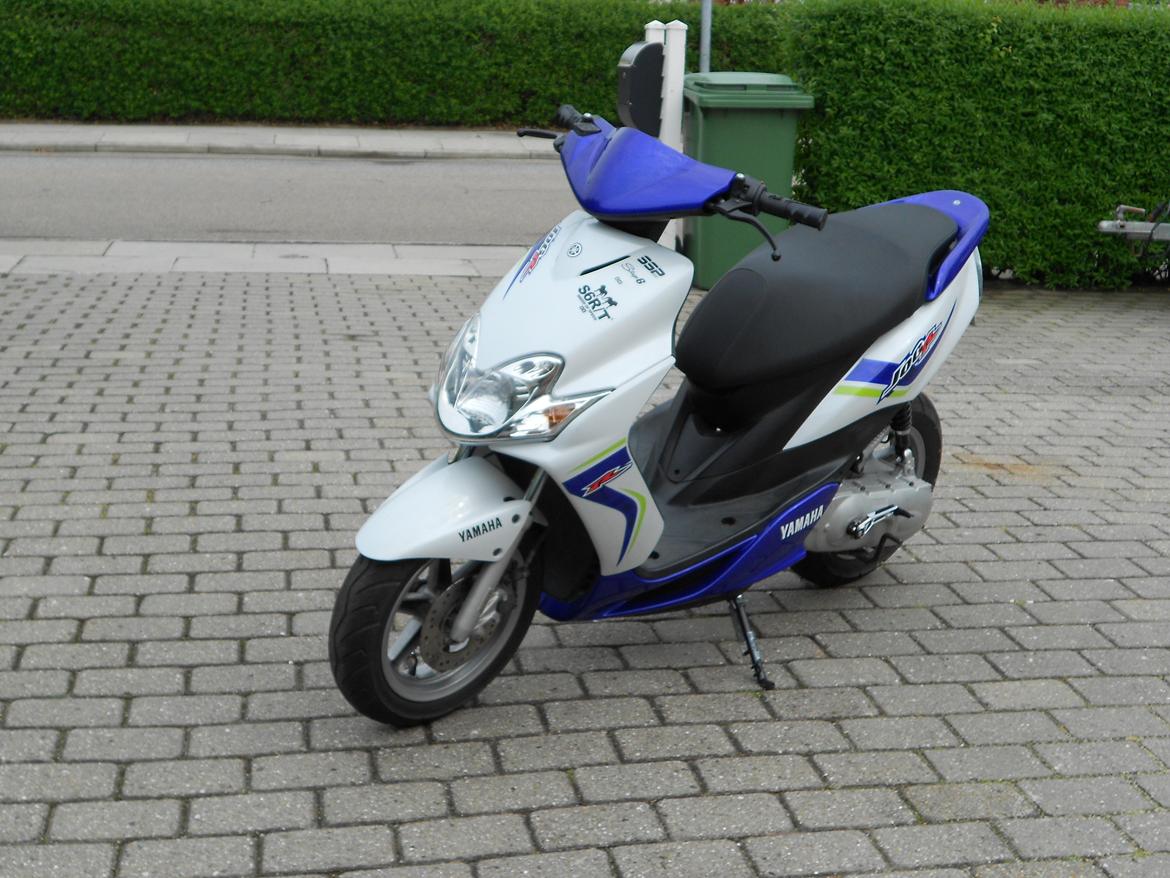 Yamaha Jog R AC SD - forfra billede 2