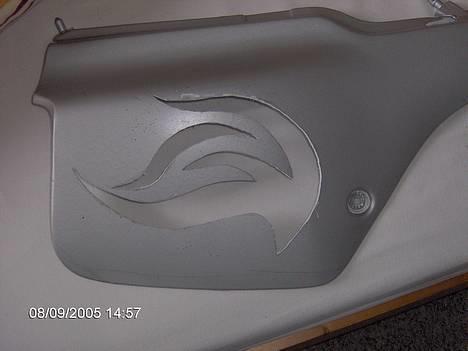 Suzuki nye billeder af skjolde - skjoldet med udskærring før den blev lakeret  billede 1