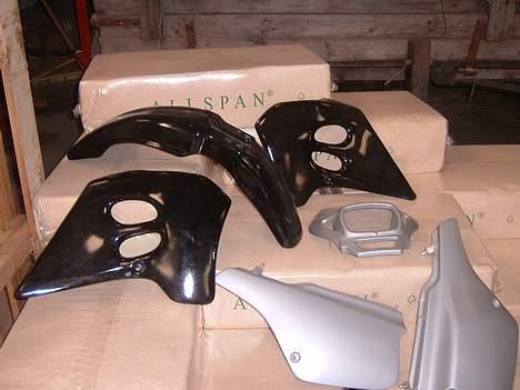 Suzuki nye billeder af skjolde - det extra skjoldsæt inden det blev lakeret... og lavet udskærringer billede 7