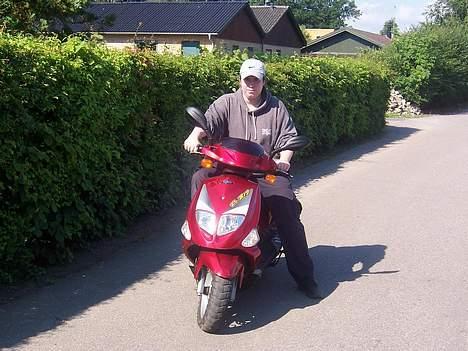 PGO Dr. Big - Mig på scooteren forfra billede 6