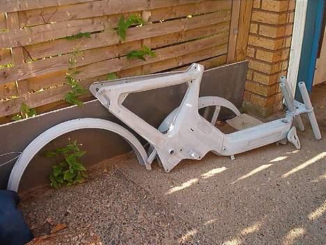 Puch Maxi P Mach 1 "Hirtshals" - her er stellet så, som lige er slebet ned efter en gang grunder og sprøjtespartel  12/7-05 billede 10