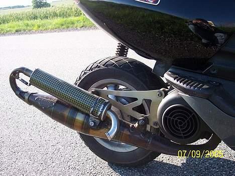 Aprilia Sonic (BYTTET) - Det ser sygt ud når den går så langt bagud fra bagdækket ! Syntes det ser fed ud ! billede 2