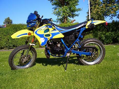 Suzuki SMX... Special Edition..! - fra venstre side... NICE men der mangler bare lige mine hvide side skjold som malet pearlemor hvide ser alt for godt ud billeder kommer snart...  billede 1