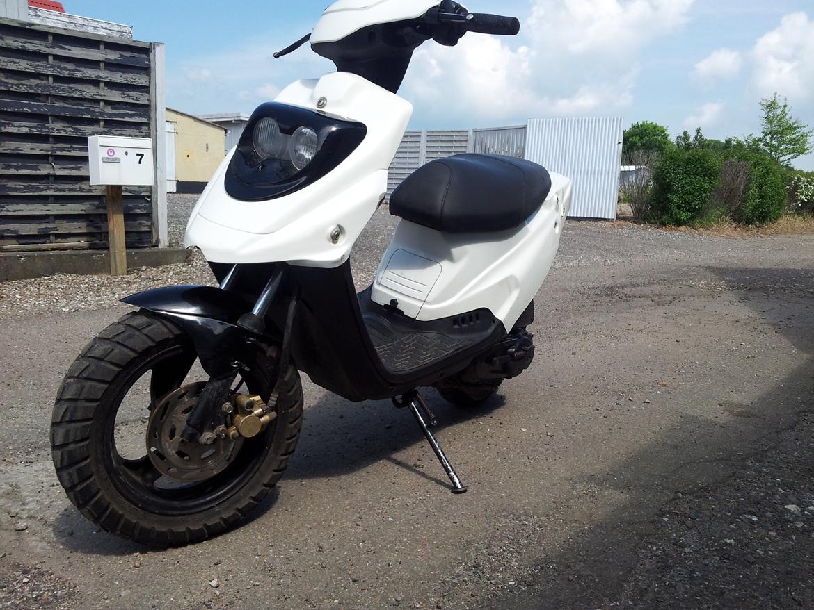 PGO Hot 50 [Tidl.Scooter] - Lige kommet af traileren. 
Se hakket i frontskjold :( billede 4